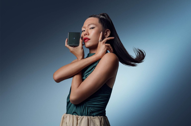 motorola-razr-alcantara-1-1536x1024