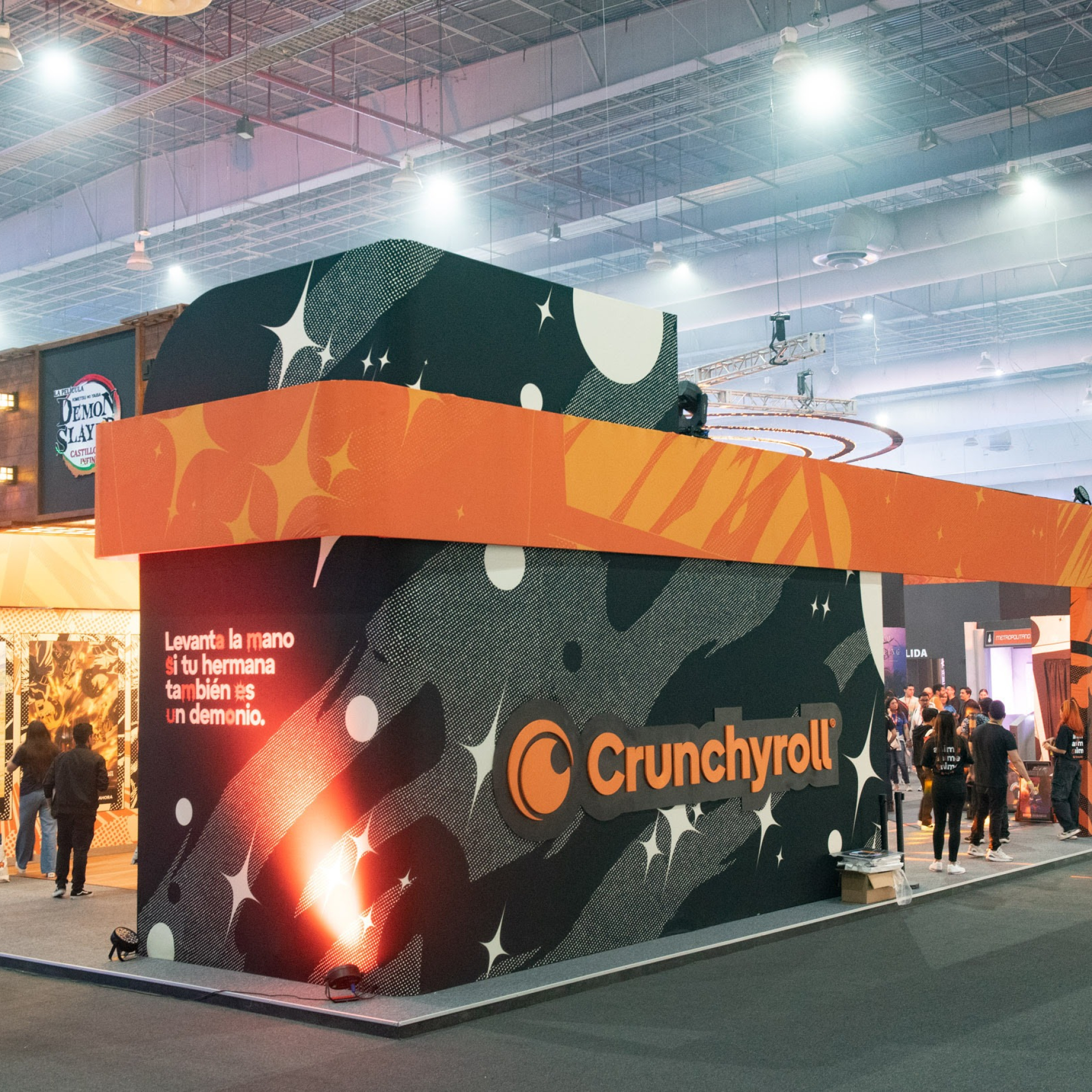 Booth de Crunchyroll durante la CCXP 2025 en Ciudad de México. Foto: Marcos Ferro / Crunchyroll
