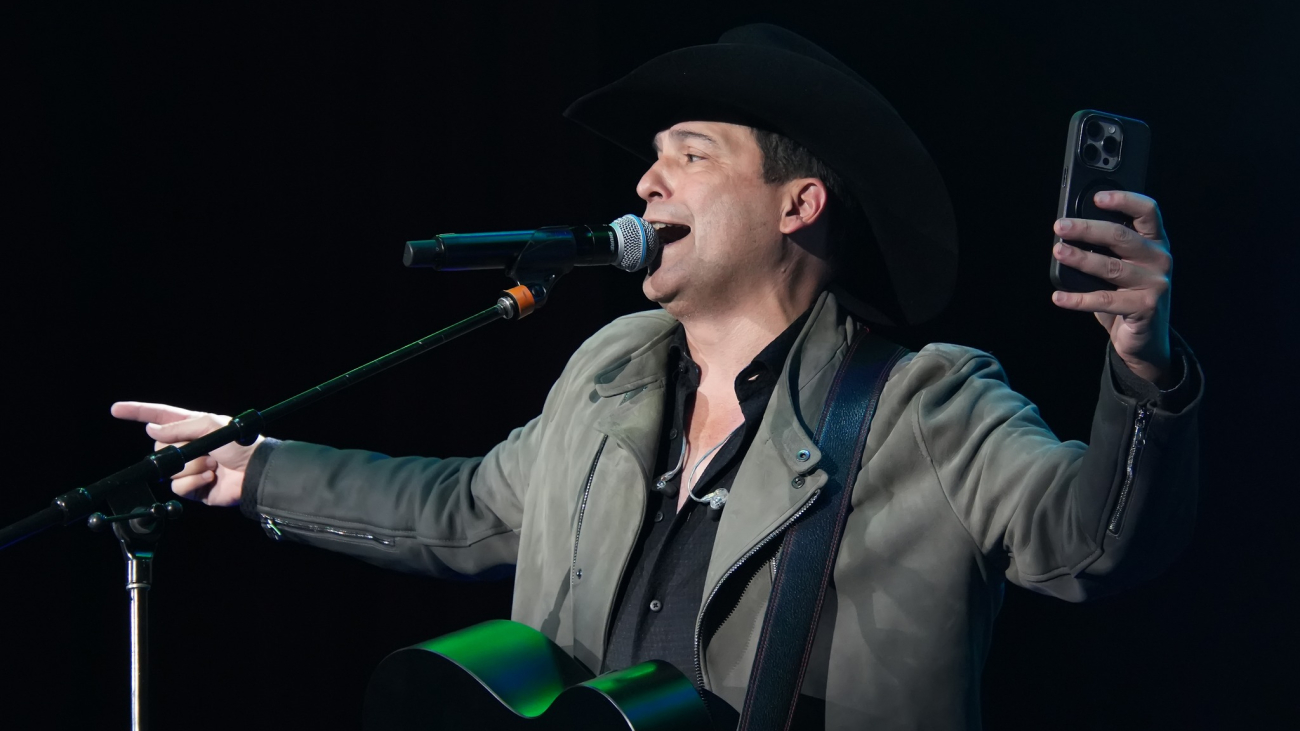 BOBBY PULIDO.
Invitados: Kevin Aguilar, Don Roberto Pulido, Víctor García y Santa Fe Klan.