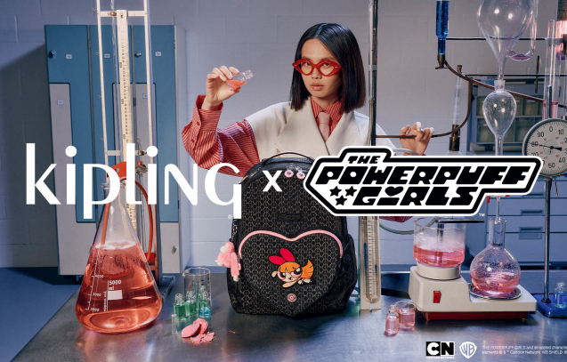 KV_FALL25_KiplingxThePowerpuffGirls_Seoul_PPG_Black_Blossom_Puller_LOGO_1920x1080