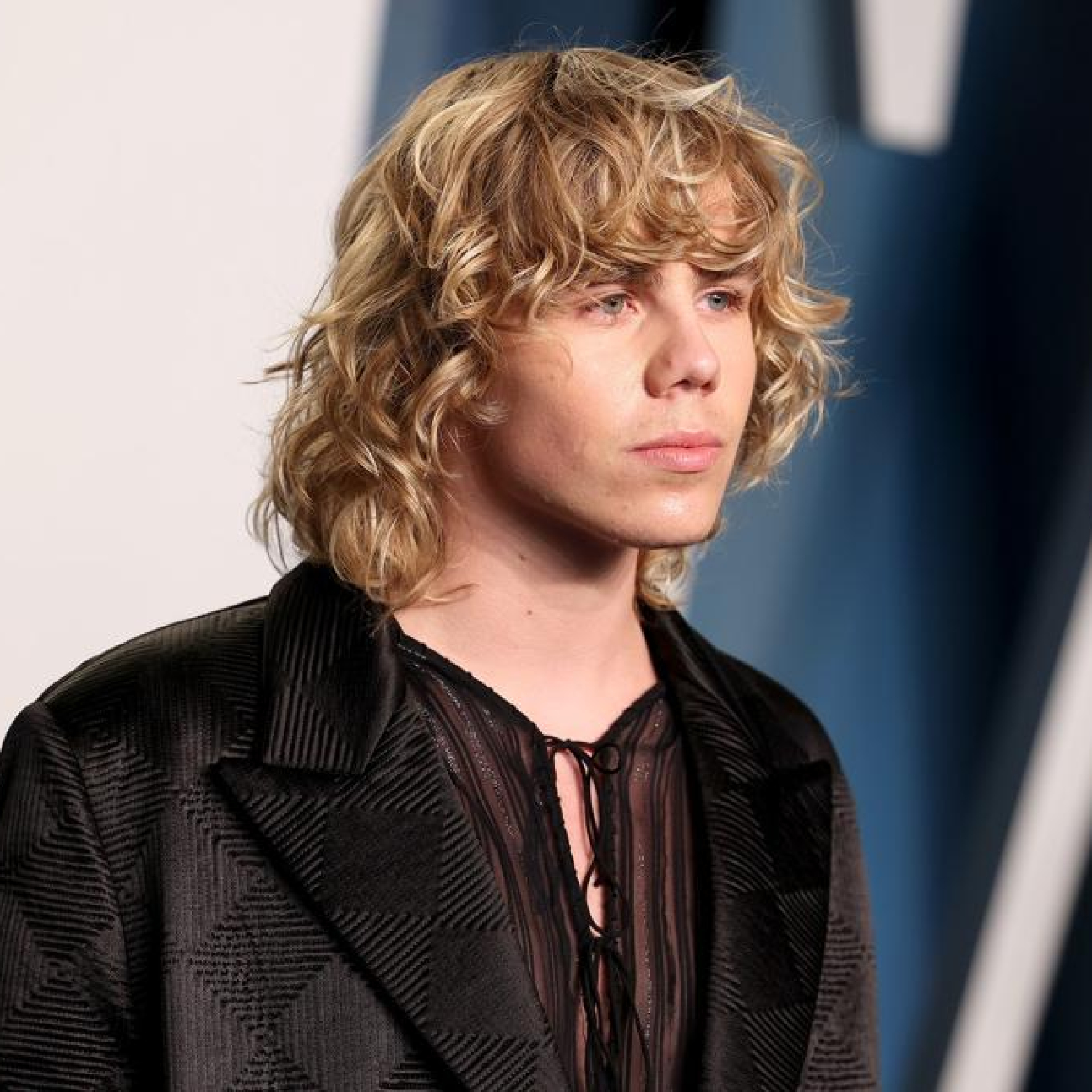 MV5BMDRiOWVjZTktOGNmYi00YjZjLWJhYmQtNzM1MDlmM2E3YjllXkEyXkFqcGc@._V1_