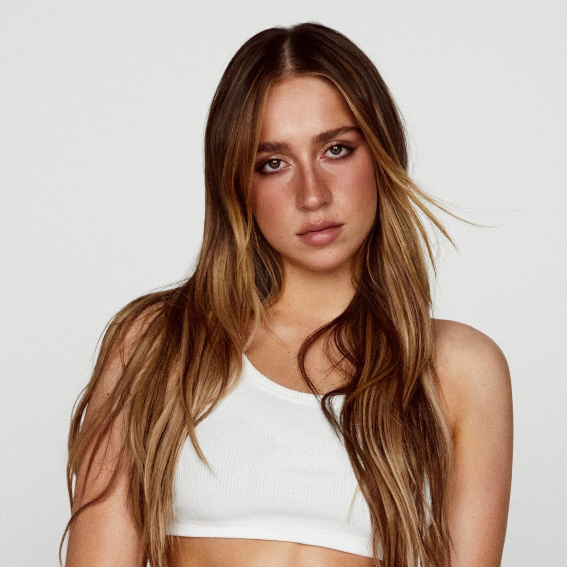 Tate_McRae_Press_Photo_Credit_Alvaro_Beamud_Cortes