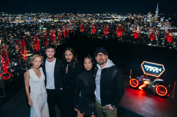 (L-R): Gillian Anderson, Evan Petters, Jared Leto, Greta Lee and Joachim Rønning   at The Edge NYC in New York City, New York on September 21, 2025.  Photo by Wes Ellis. © 2025 Wes Ellis. All Rights Reserved.
