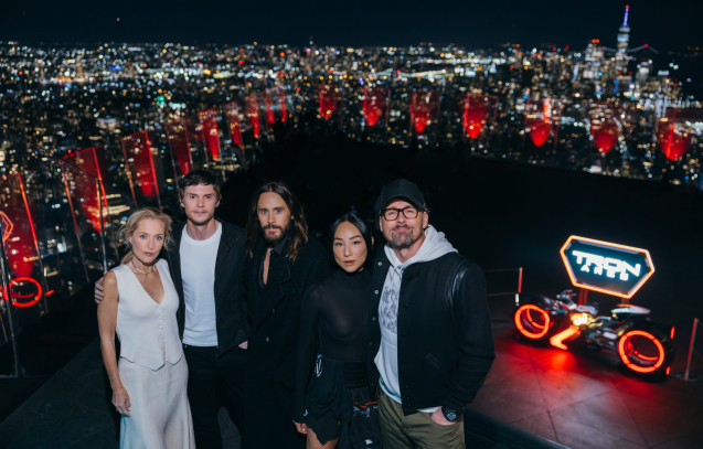 (L-R): Gillian Anderson, Evan Petters, Jared Leto, Greta Lee and Joachim Rønning   at The Edge NYC in New York City, New York on September 21, 2025.  Photo by Wes Ellis. © 2025 Wes Ellis. All Rights Reserved.