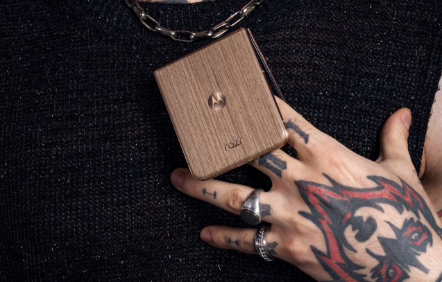 2025_MOTO-RAZR_ORION_STUDIO_150dpi_4_v3