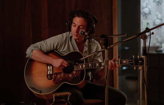 (L-R) Jeremy Allen White as Bruce Springsteen in 20th Century Studios' SPRINGSTEEN: DELIVER ME FROM NOWHERE. Photo by Macall Polay. © 2025 20th Century Studios. All Rights Reserved