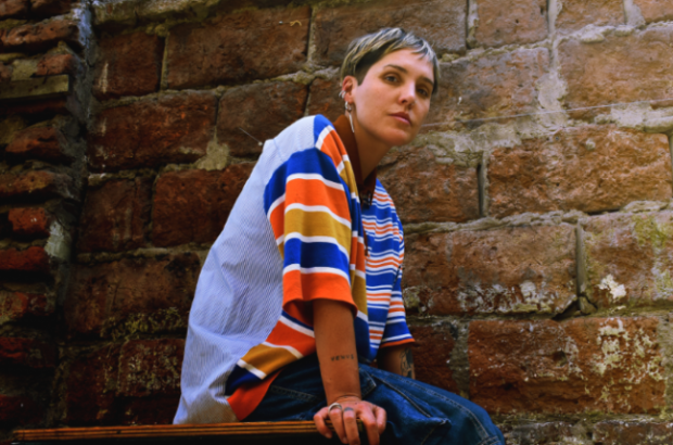 Rubio-Artista-Chilena-que-hace-su-debut-en-Tiny-Desk-Voy-a-hablar-en-español-soy-de-Chile-740x430