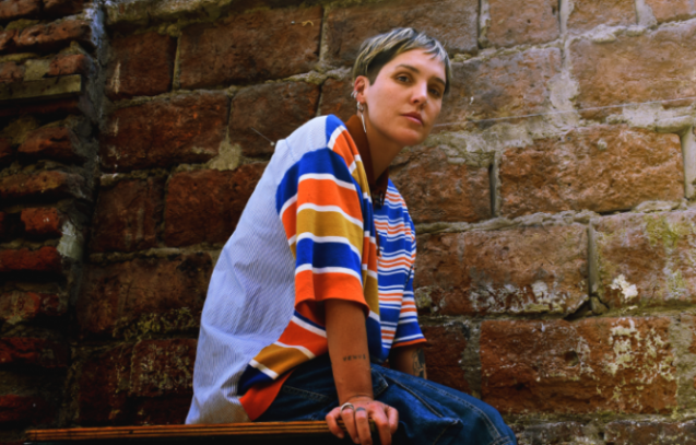 Rubio-Artista-Chilena-que-hace-su-debut-en-Tiny-Desk-Voy-a-hablar-en-español-soy-de-Chile-740x430