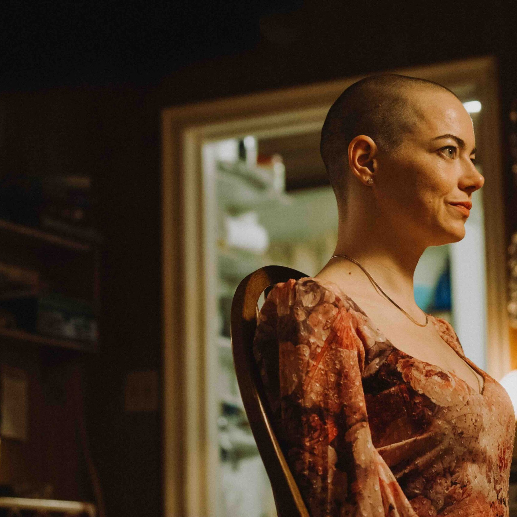 Emma Stone stars as Michelle in director Yorgos Lanthimos' BUGONIA, a Focus Features release.Credit: Atsushi Nishijima/Focus Features © 2025 All Rights Reserved.