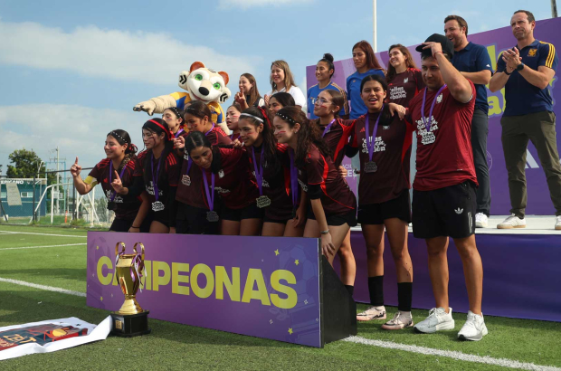 tigres--femenil-ellas-tienen-el-balon-foto-amazonas