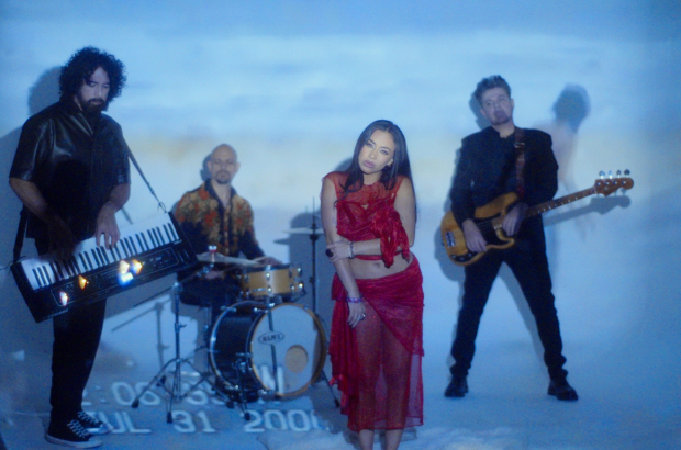 A0072.00_03_32_10.Still002