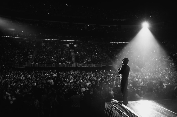 CHRISTIAN NODAL PAL CORA FOTO2