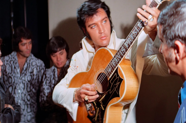 Critica-EPiC-Elvis-Presley-in-Concert