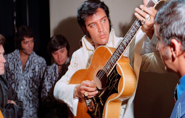Critica-EPiC-Elvis-Presley-in-Concert