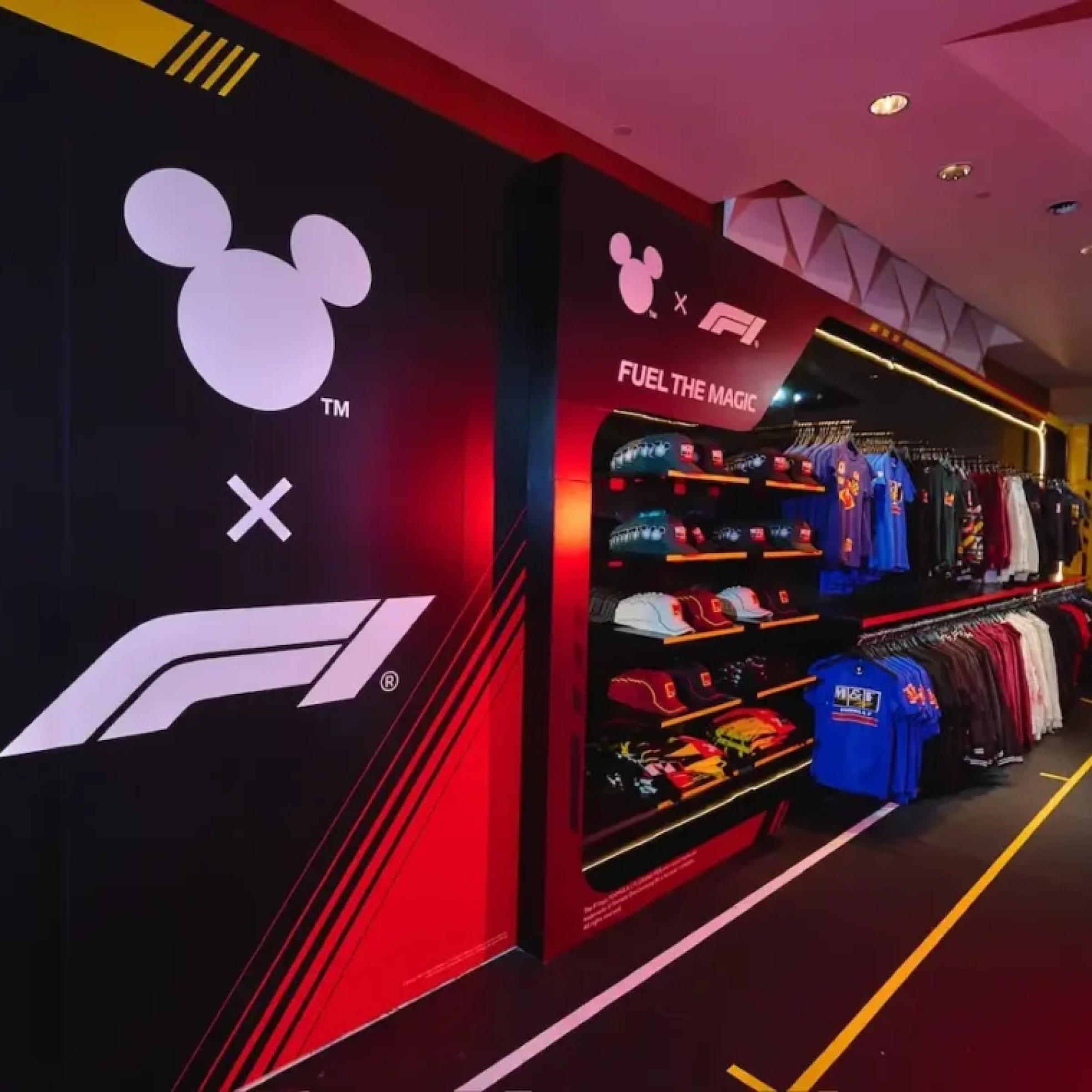 Formula-1-x-Disney-sudadera-coleccion-1140x760