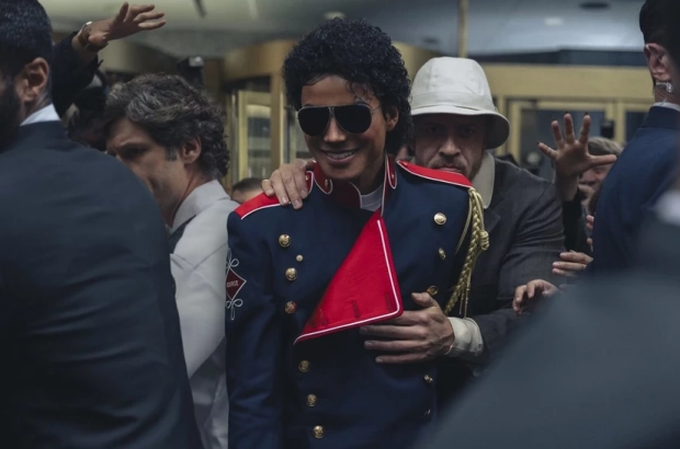 michael-jackson-be3ff2d9-focus-0-0-825-550